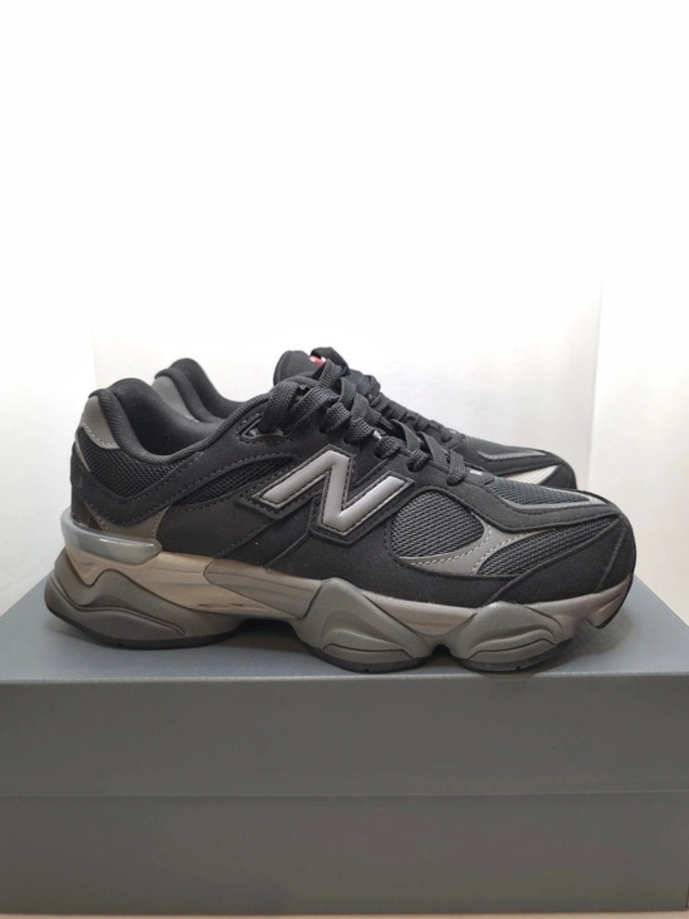 New Balance 9060 Black/Grey  US 7Y/8.5W NWT Sneakers